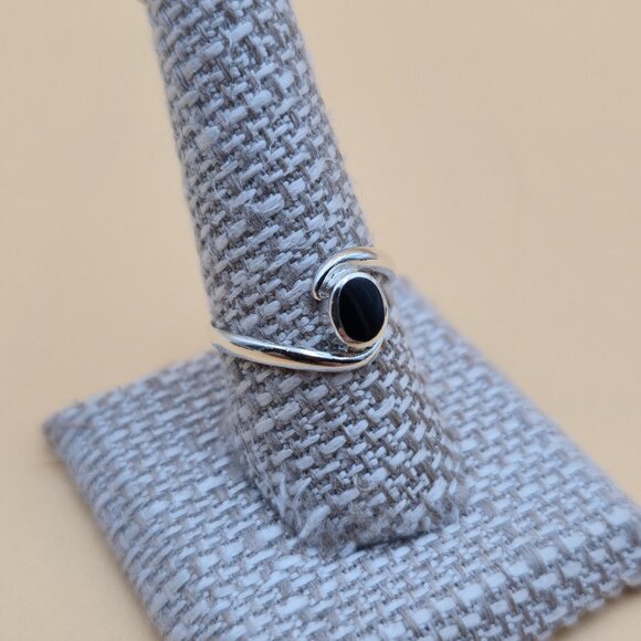 Size 9.25 Sterling Silver Black Stone Inlay Simple Band Ring A5429 - Picture 2 of 8